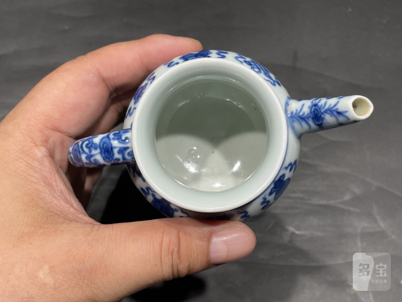 清中晚期 青花缠枝花卉八宝纹香壶（带木盖，木座） - 图6